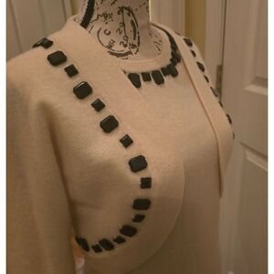 BANANA REPUBLIC CREAM/BLACK TWIN SWEATER SET
